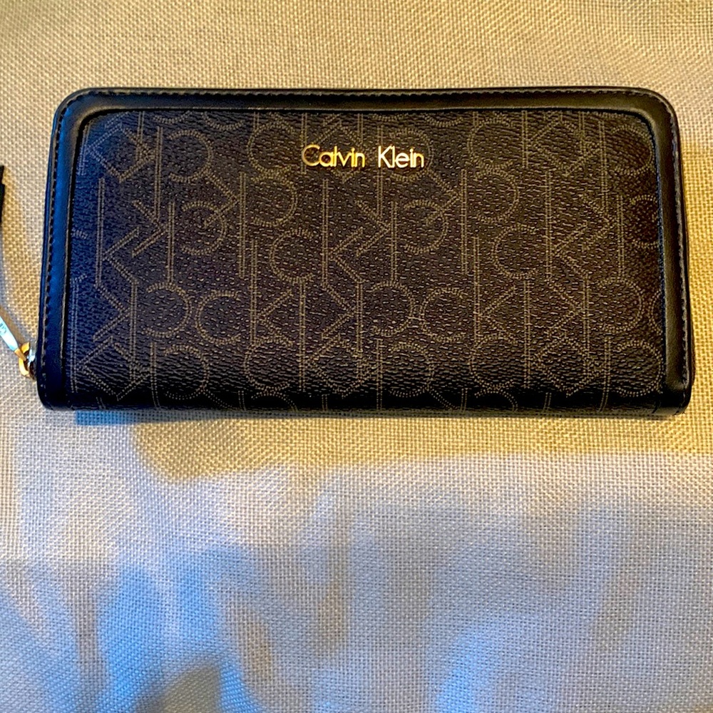 Calvin Klein Estelle Signature Wallet